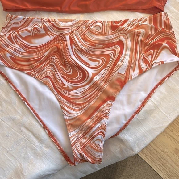 Adorable halter Bikini 2 piece. Orange & white. XXL - Picture 6 of 9